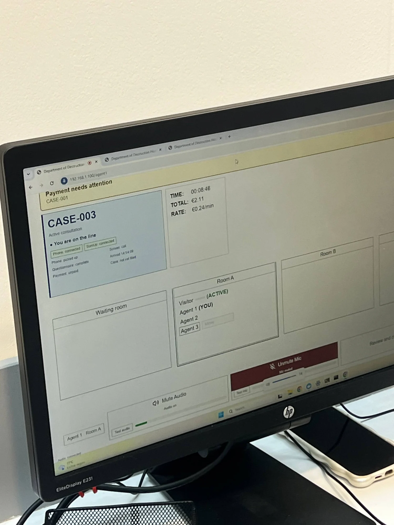The Line’s call interface showing an active consultation, elapsed time, tariff and agents in the call rooms.